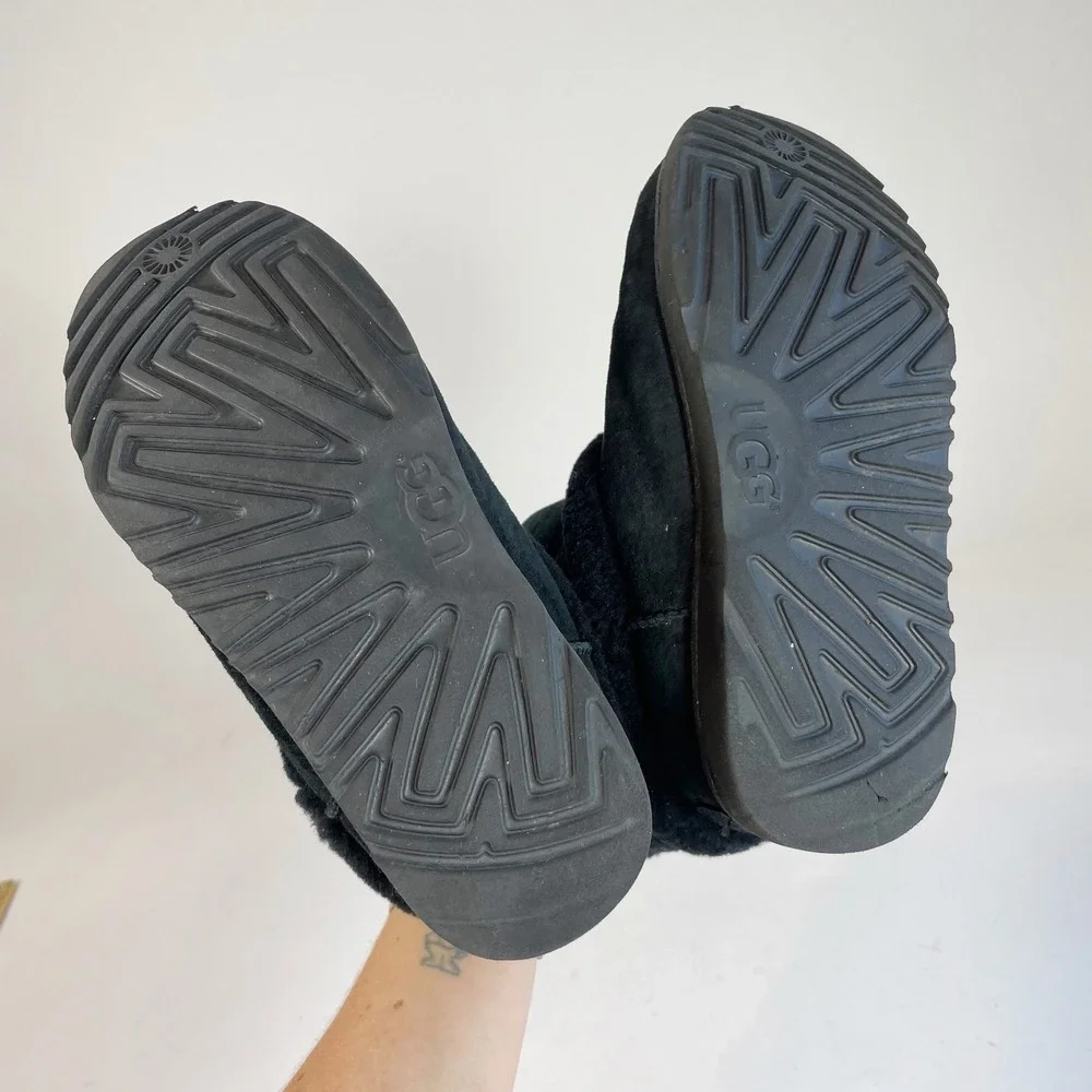 UGG Hadley II Kids Waterproof Boots Black‎ Suede Sheepskin Size 4 Youth 1017332K